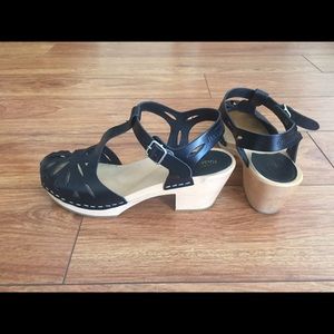 Black leather Swedish has been sandals size 8